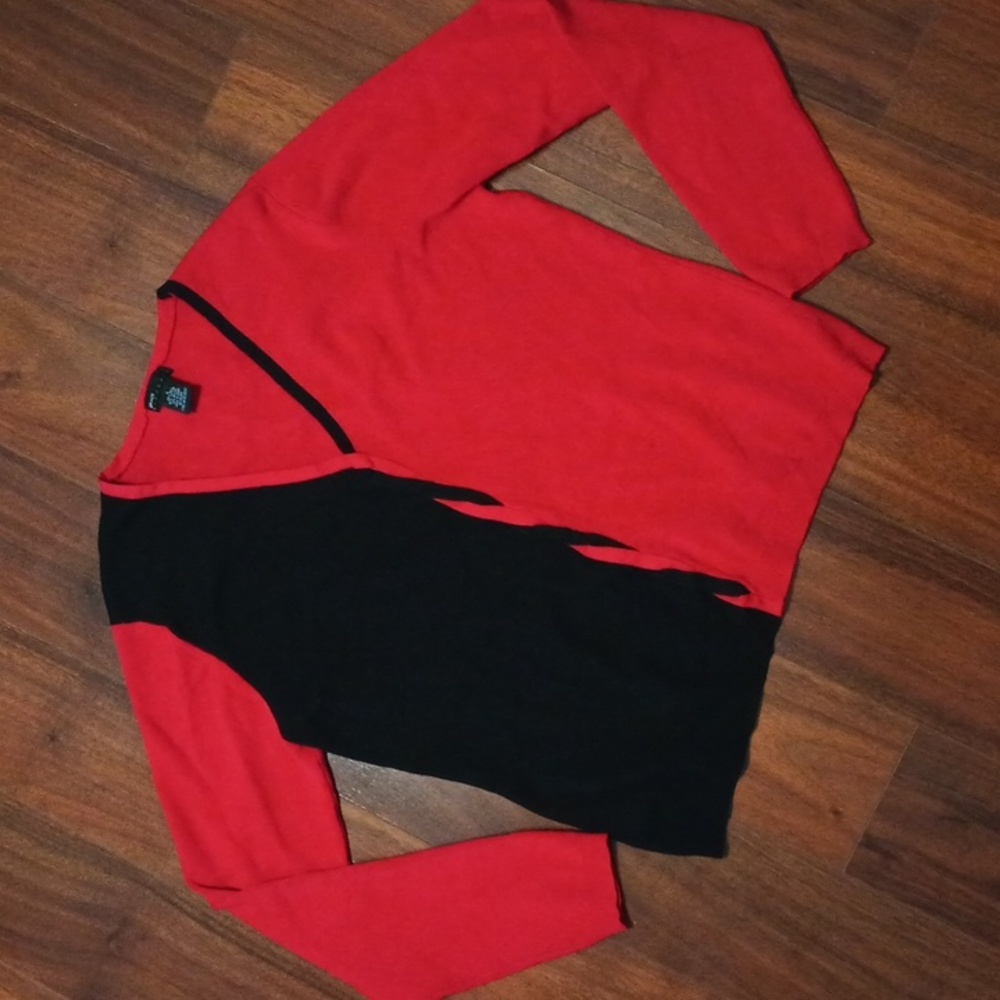 EUC Colorblock Sweater Grace Elements Twist Details Red Black